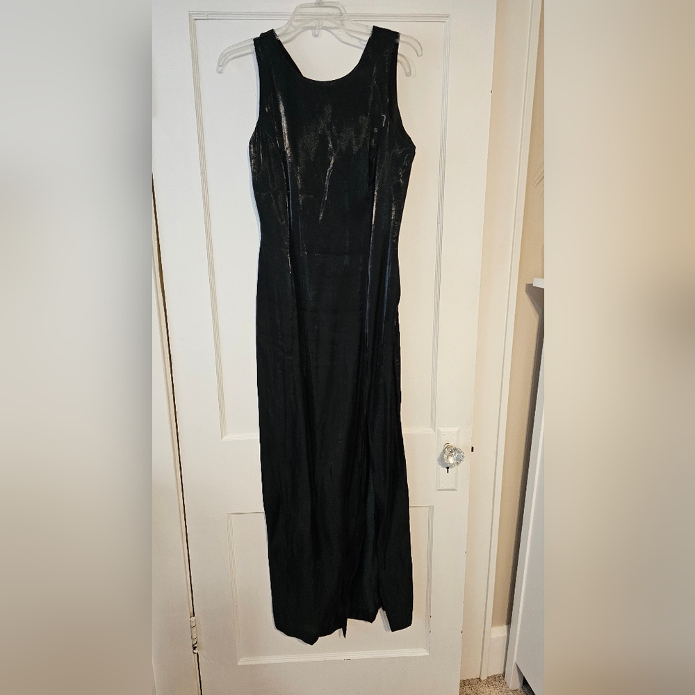 Black Scoop Neck Sleeveless Maxi Gown